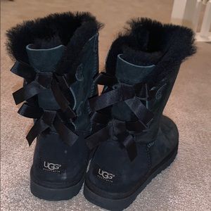 Bailey bow uggs size 9